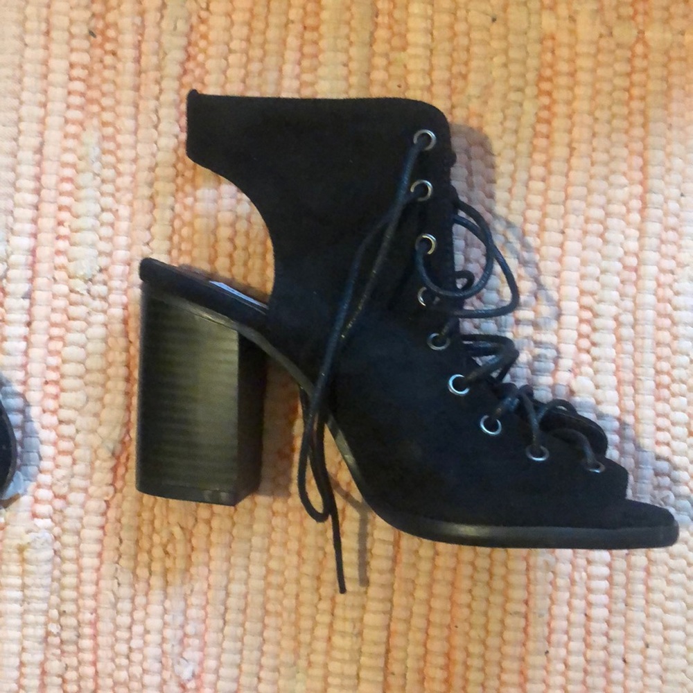 Women's Carrie-5 Lace-Up Low Heel Bootie BLACK